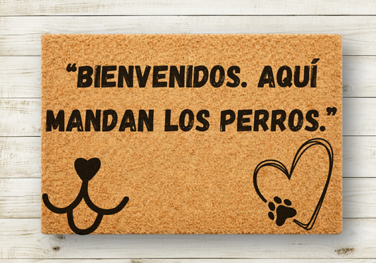“Bienvenidos. Aquí mandan los perros.”
