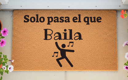 solo pasas  bailando